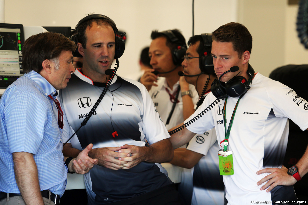 GP BELGIO, Jost Capito (GER) McLaren Chief Executive Officer with Stoffel Vandoorne (BEL) McLaren Test e Reserve Driver (Right).
27.08.2016. Prove Libere 3