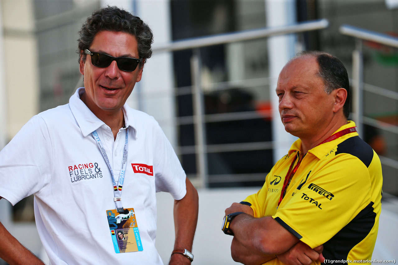 GP BELGIO, (L to R): Pierre-Gautier Caloni, Total Vice President of Sponsoring & Motorsport Division with Frederic Vasseur (FRA) Renault Sport F1 Team Racing Director.
27.08.2016. Prove Libere 3