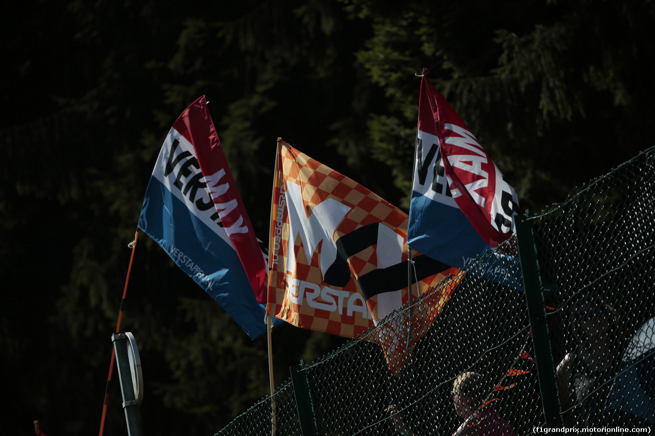 GP BELGIO, 27.08.2016 - Prove Libere 3, Max Verstappen (NED) fans.