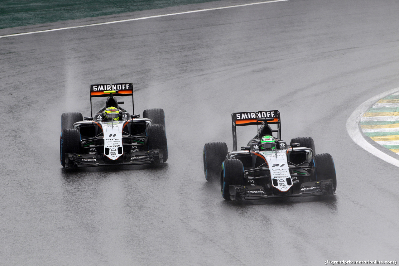 GP BRASILE, 13.11.2016 - Gara, Sergio Perez (MEX) Sahara Force India F1 VJM09 e Nico Hulkenberg (GER) Sahara Force India F1 VJM09