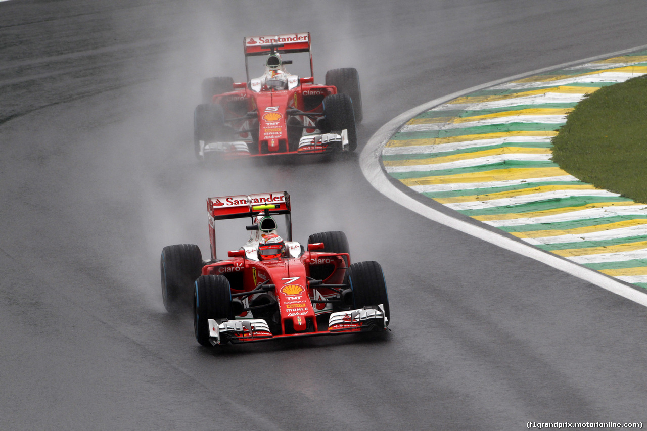 GP BRASILE, 13.11.2016 - Gara, Kimi Raikkonen (FIN) Ferrari SF16-H davanti a Sebastian Vettel (GER) Ferrari SF16-H