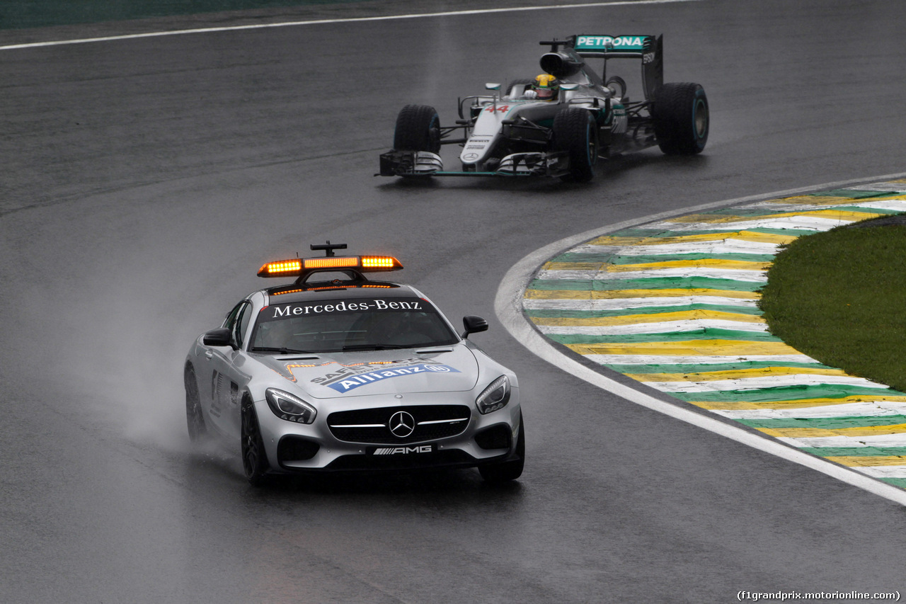 GP BRASILE, 13.11.2016 - Gara, The Safety car e Lewis Hamilton (GBR) Mercedes AMG F1 W07 Hybrid