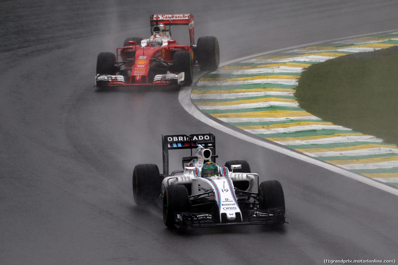 GP BRASILE, 13.11.2016 - Gara, Felipe Massa (BRA) Williams FW38 davanti a Sebastian Vettel (GER) Ferrari SF16-H