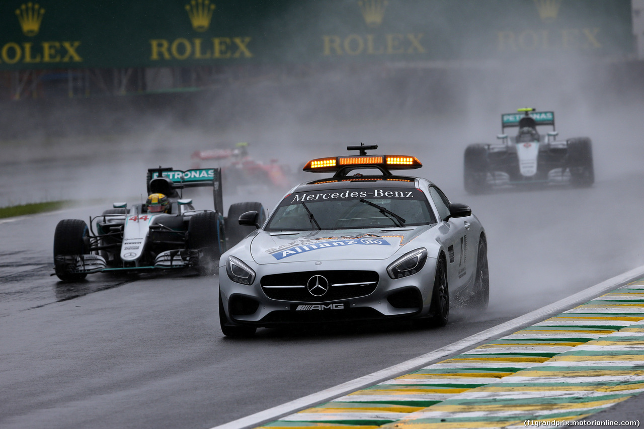 GP BRASILE, 13.11.2016 - Gara, Lewis Hamilton (GBR) Mercedes AMG F1 W07 Hybrid e Safety car