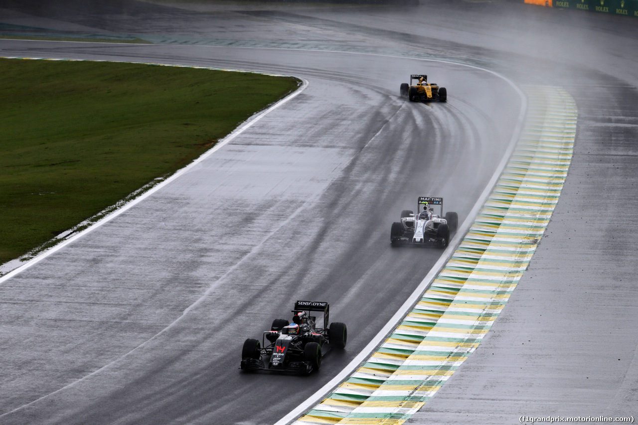 GP BRASILE, Fernando Alonso (ESP) McLaren Honda MP4-31 e Valtteri Bottas (FIN) Williams FW38