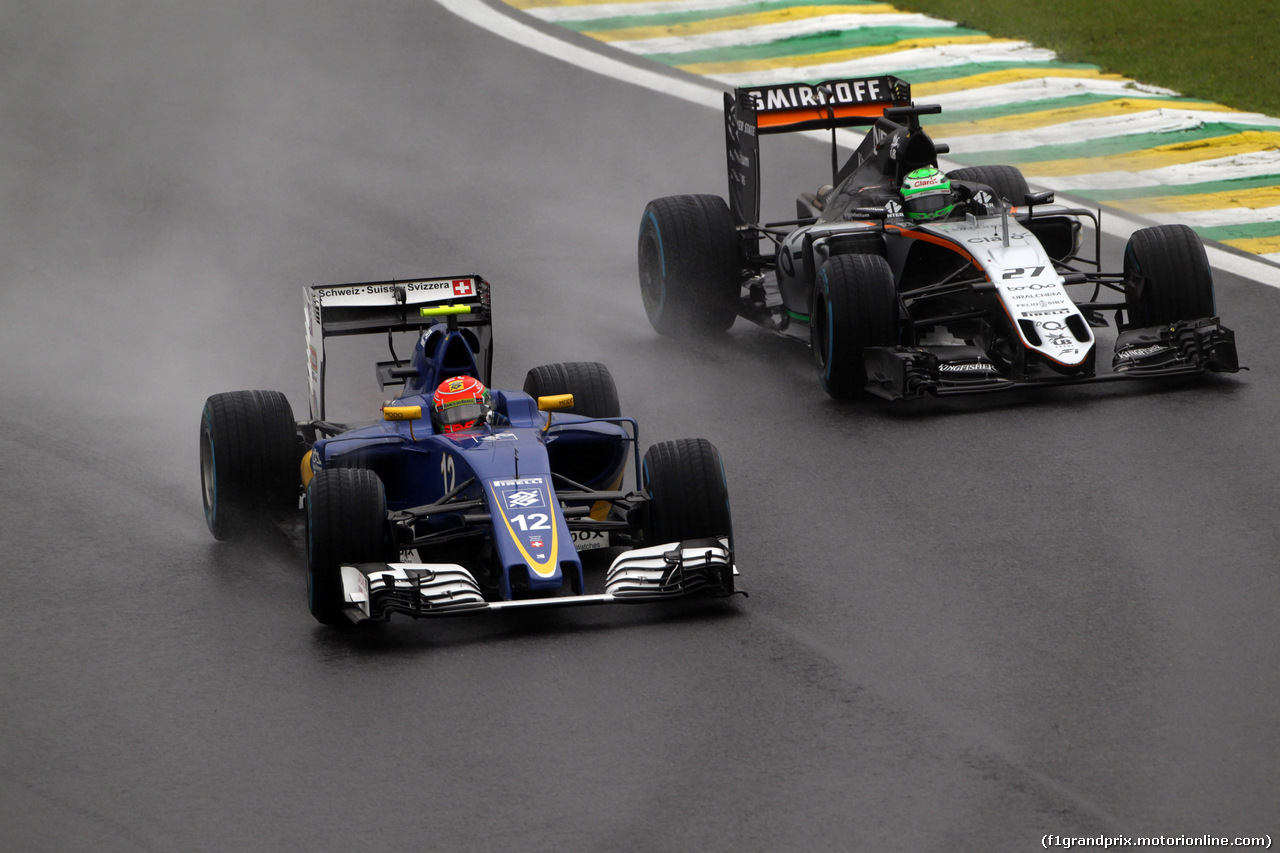 GP BRASILE, 13.11.2016 - Gara, Felipe Nasr (BRA) Sauber C34 e Nico Hulkenberg (GER) Sahara Force India F1 VJM09