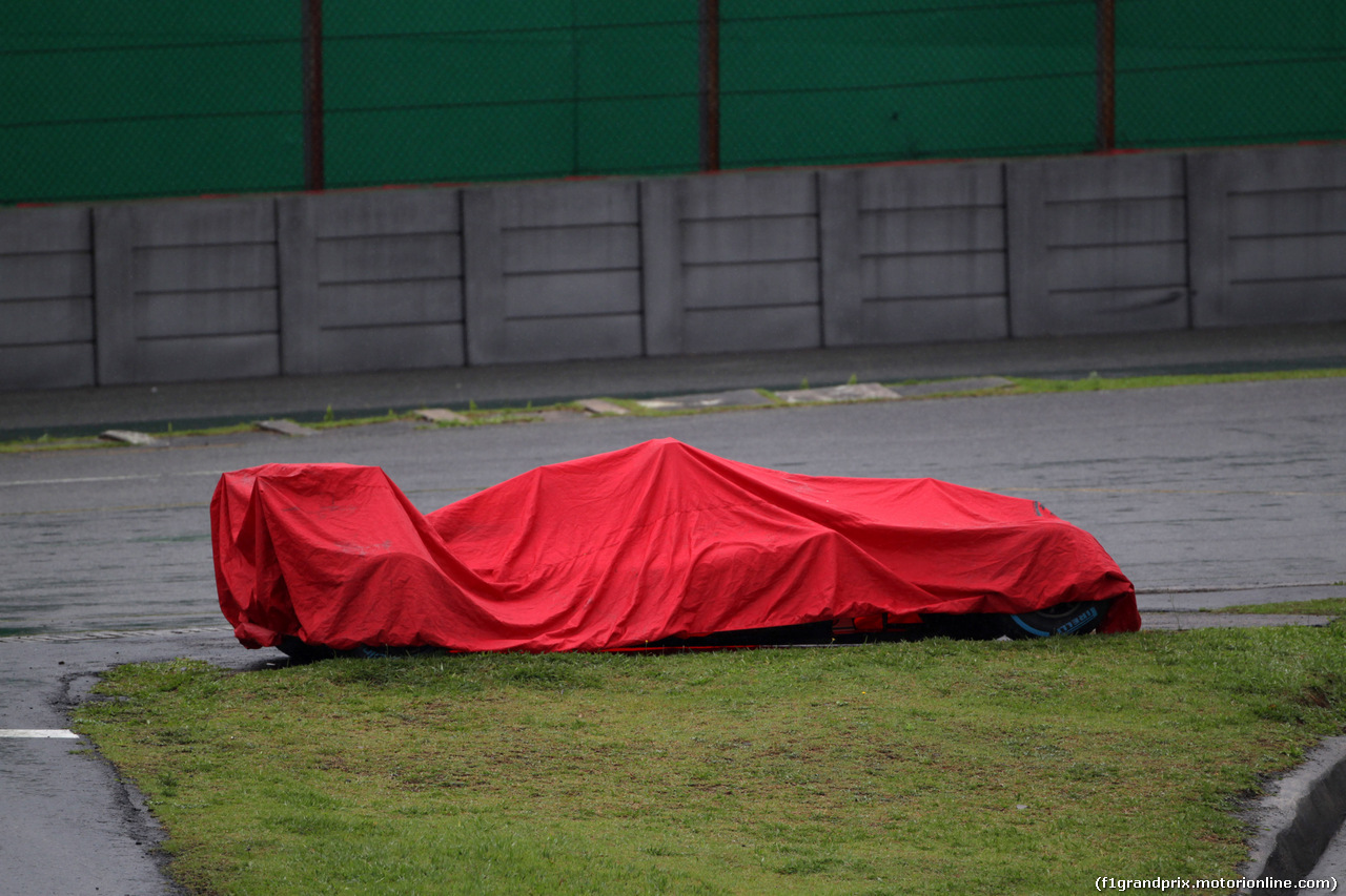 GP BRASILE, 13.11.2016 - Gara, The Ferrari SF16-H of Kimi Raikkonen (FIN) Ferrari SF16-H after Crash