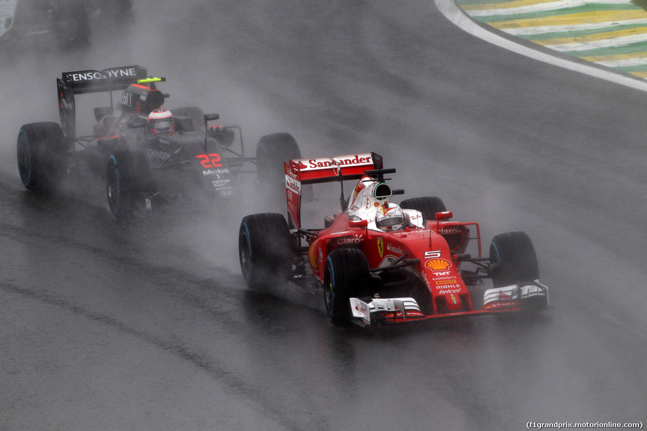 GP BRASILE, 13.11.2016 - Gara, Jenson Button (GBR)  McLaren Honda MP4-31 e Jenson Button (GBR)  McLaren Honda MP4-31