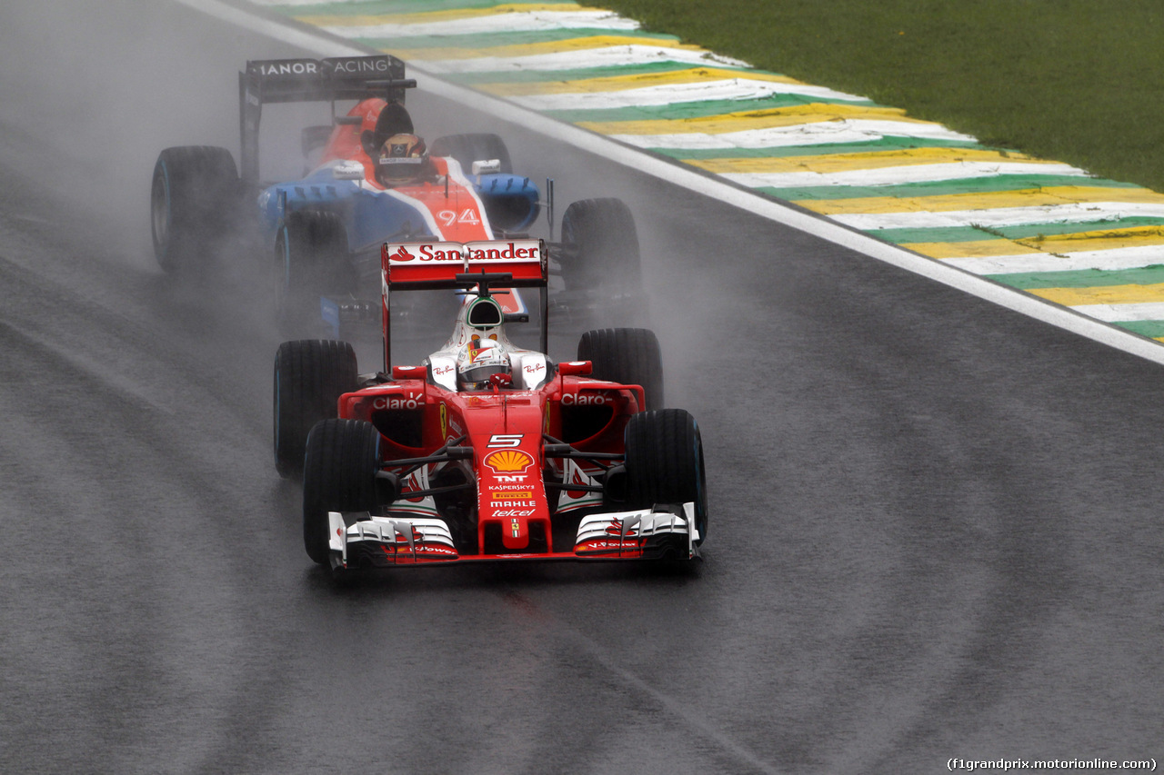 GP BRASILE, 13.11.2016 - Gara, Sebastian Vettel (GER) Ferrari SF16-H e Pascal Wehrlein (GER) Manor Racing MRT05