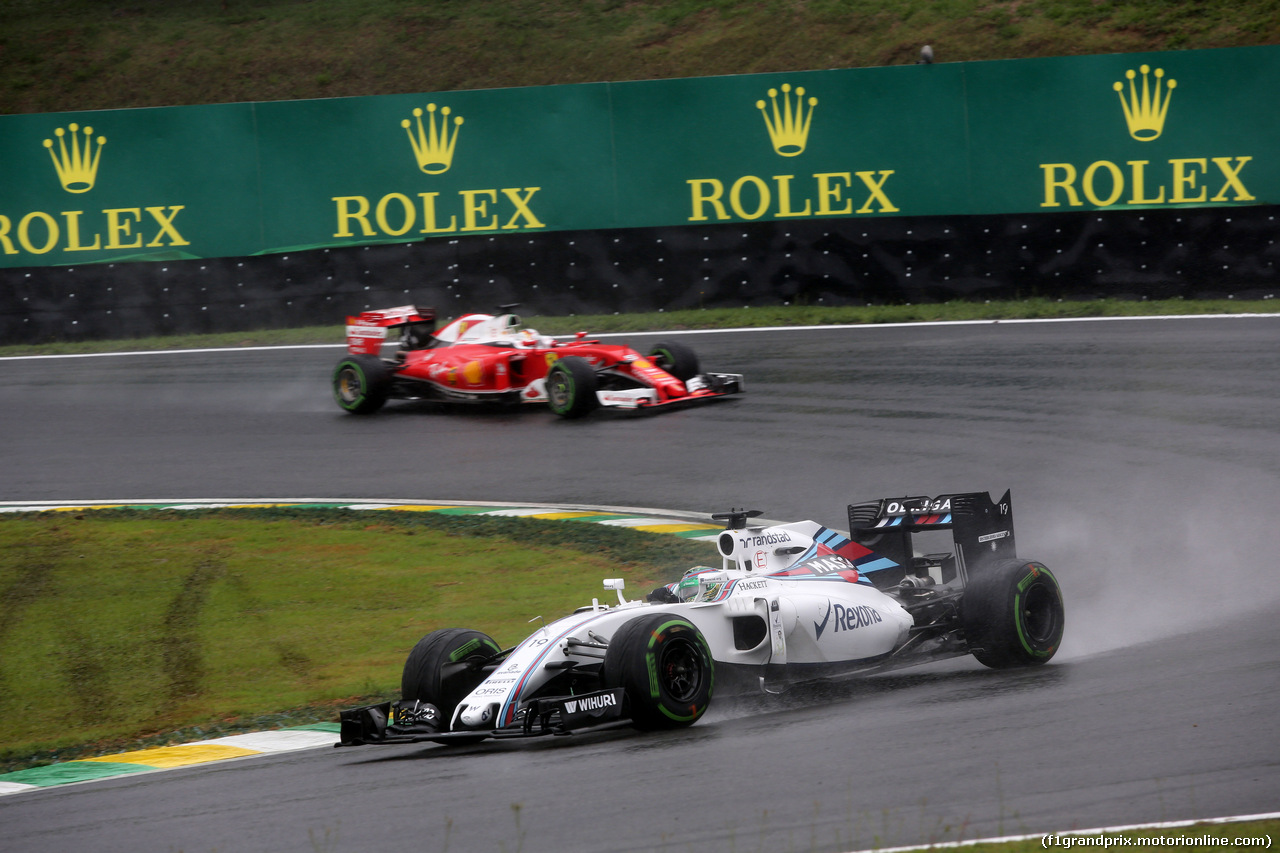 GP BRASILE, 13.11.2016 - Gara, Felipe Massa (BRA) Williams FW38 davanti a Sebastian Vettel (GER) Ferrari SF16-H