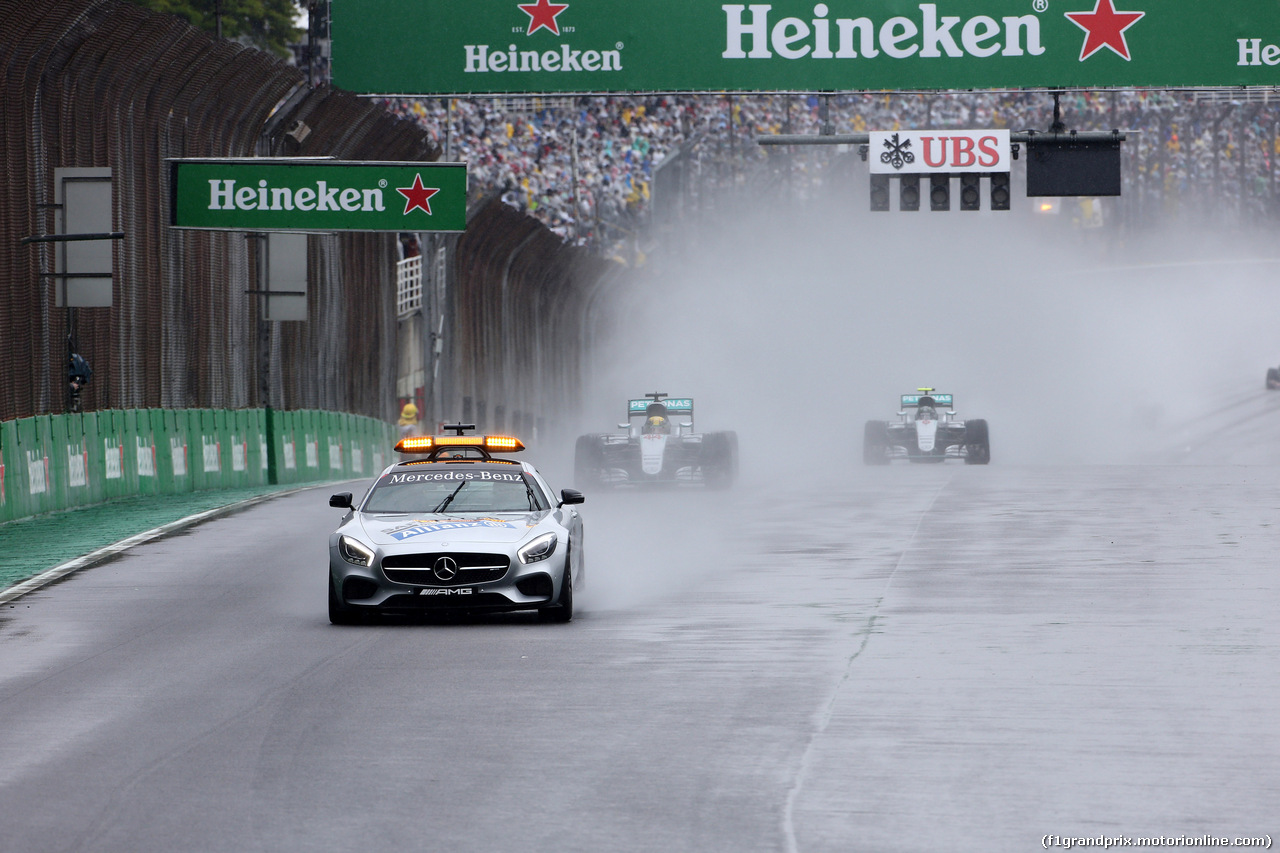 GP BRASILE, 13.11.2016 - Gara, The Safety car e Lewis Hamilton (GBR) Mercedes AMG F1 W07 Hybrid