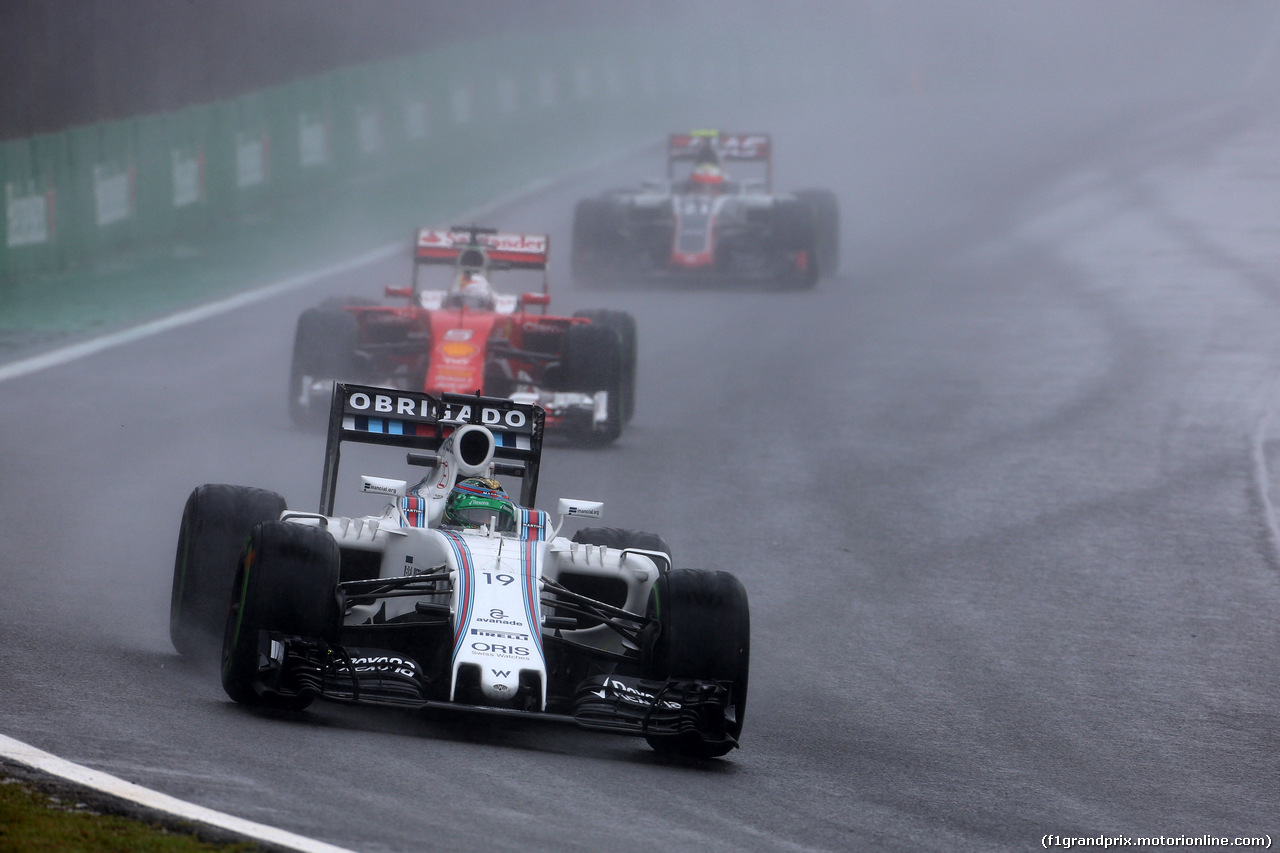 GP BRASILE, 13.11.2016 - Gara, Felipe Massa (BRA) Williams FW38 davanti a Sebastian Vettel (GER) Ferrari SF16-H