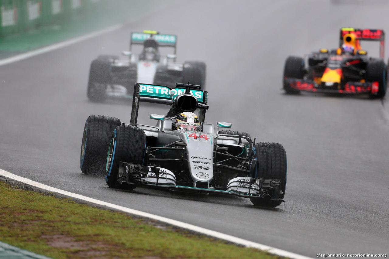 GP BRASILE, 13.11.2016 - Gara, Lewis Hamilton (GBR) Mercedes AMG F1 W07 Hybrid