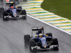 GP BRASILE, 13.11.2016 - Gara, Marcus Ericsson (SUE) Sauber C34 e Felipe Nasr (BRA) Sauber C34