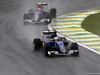 GP BRASILE, 13.11.2016 - Gara, Marcus Ericsson (SUE) Sauber C34 davanti a Felipe Nasr (BRA) Sauber C34