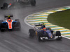 GP BRASILE, 13.11.2016 - Gara, Esteban Ocon (FRA) Manor Racing MRT05 e Felipe Nasr (BRA) Sauber C34