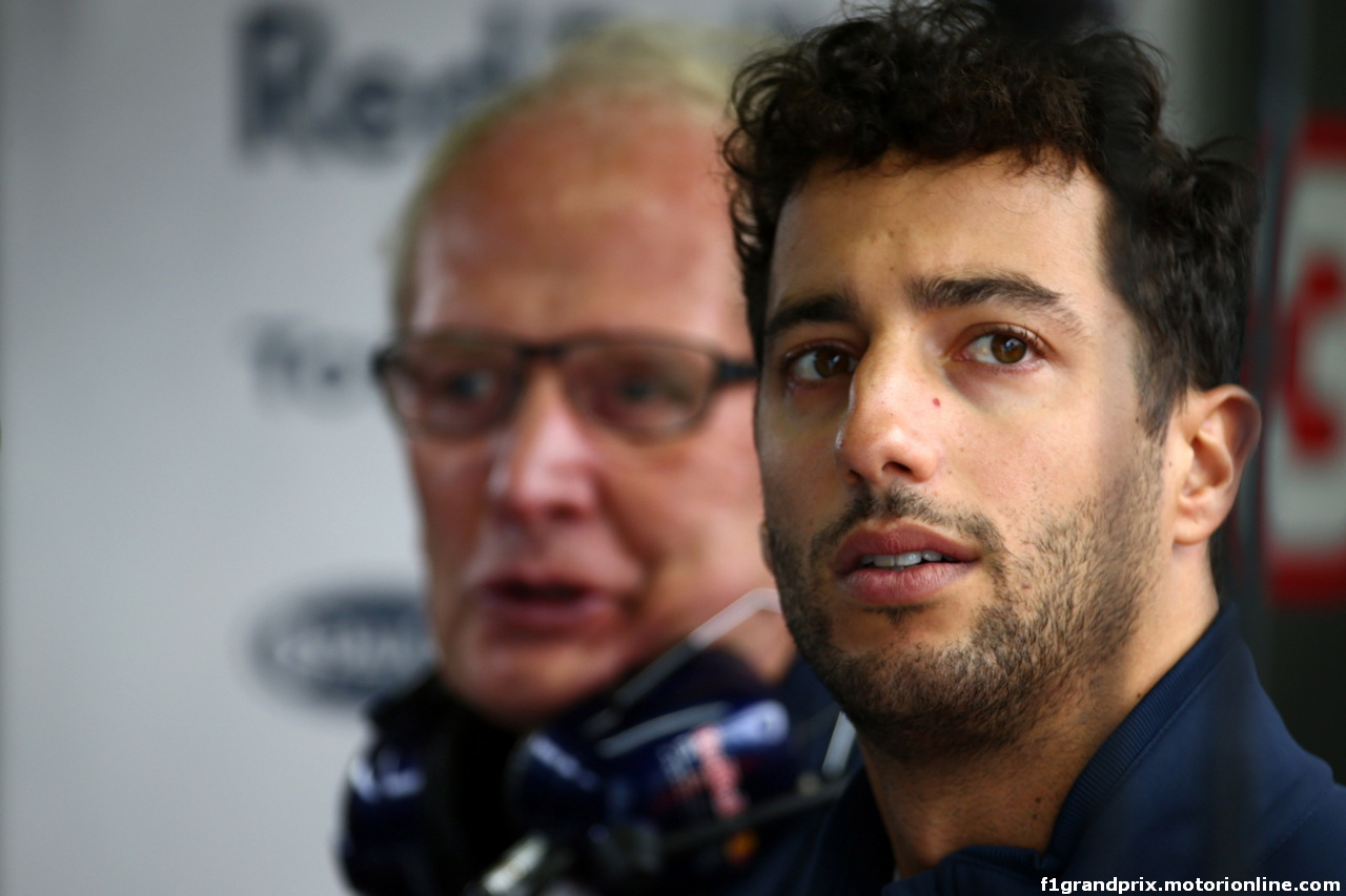 GP BRASILE, 12.11.2016 - Prove Libere 3, Daniel Ricciardo (AUS) Red Bull Racing RB12 e Helmut Marko (AUT), Red Bull Racing, Red Bull Advisor