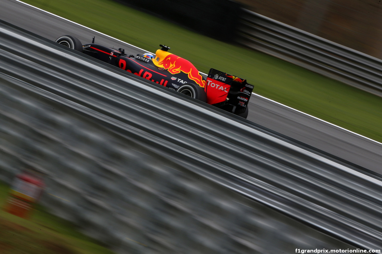 GP BRASILE, 12.11.2016 - Prove Libere 3, Daniel Ricciardo (AUS) Red Bull Racing RB12