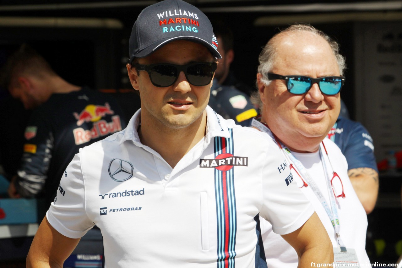 GP BRASILE, 10.11.2016 - Felipe Massa (BRA) Williams FW38 e his father Luis Antonio Massa (BRA)