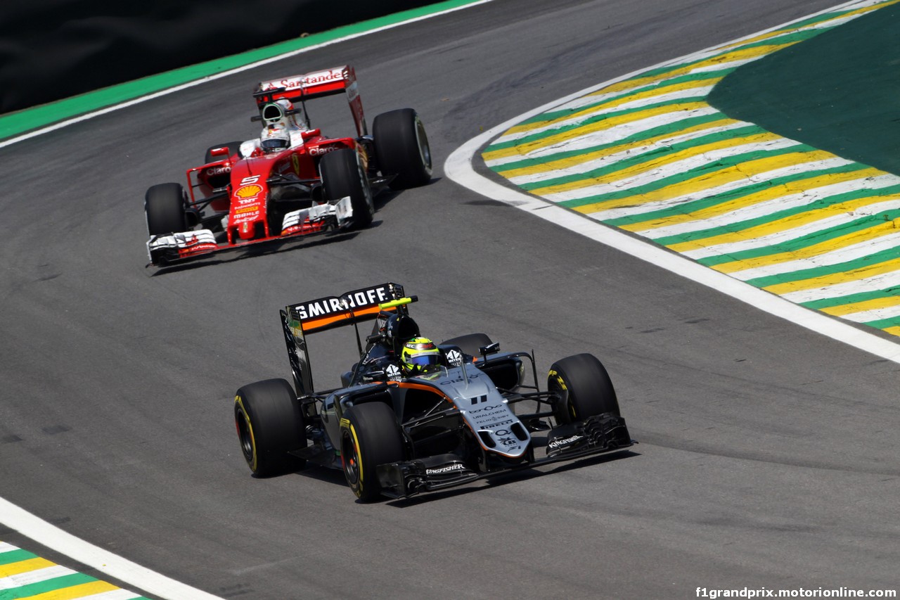 GP BRASILE, 11.11.2016 - Prove Libere 1, Sergio Perez (MEX) Sahara Force India F1 VJM09 e Sebastian Vettel (GER) Ferrari SF16-H