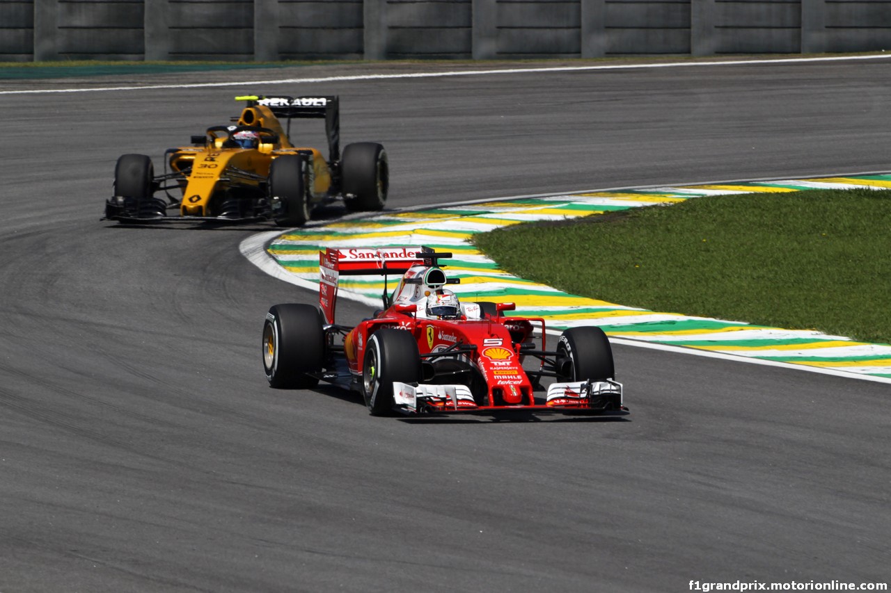 GP BRASILE, 11.11.2016 - Prove Libere 1, Sebastian Vettel (GER) Ferrari SF16-H e Jolyon Palmer (GBR) Renault Sport F1 Team RS16