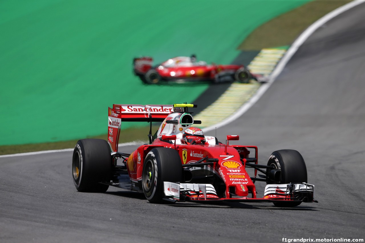 GP BRASILE, 11.11.2016 - Prove Libere 1, Kimi Raikkonen (FIN) Ferrari SF16-H e Sebastian Vettel (GER) Ferrari SF16-H spins.