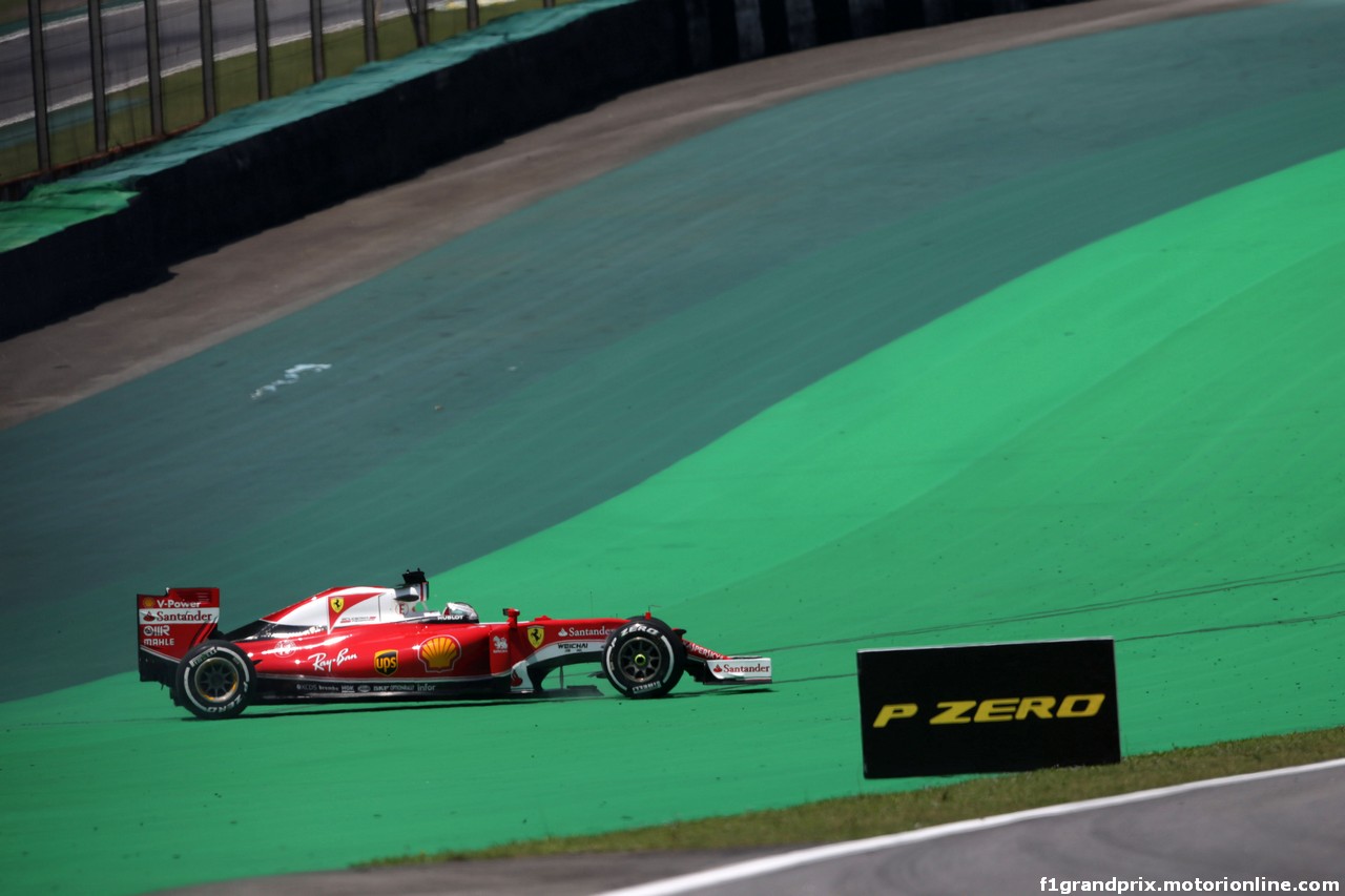 GP BRASILE, 11.11.2016 - Prove Libere 1, Sebastian Vettel (GER) Ferrari SF16-H spins