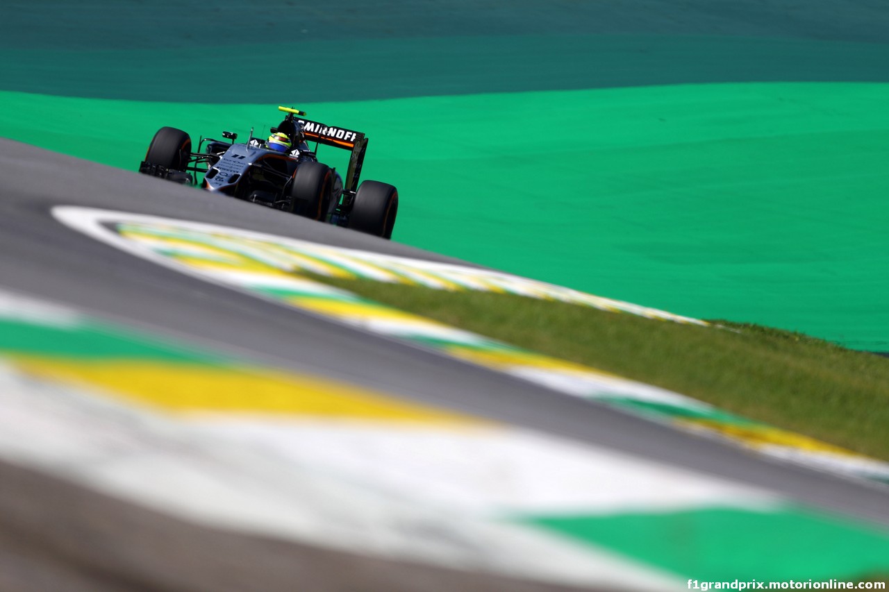 GP BRASILE, 11.11.2016 - Prove Libere 1, Sergio Perez (MEX) Sahara Force India F1 VJM09