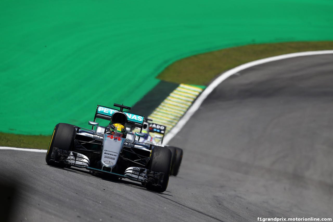 GP BRASILE, 11.11.2016 - Prove Libere 1, Lewis Hamilton (GBR) Mercedes AMG F1 W07 Hybrid e Felipe Massa (BRA) Williams FW38