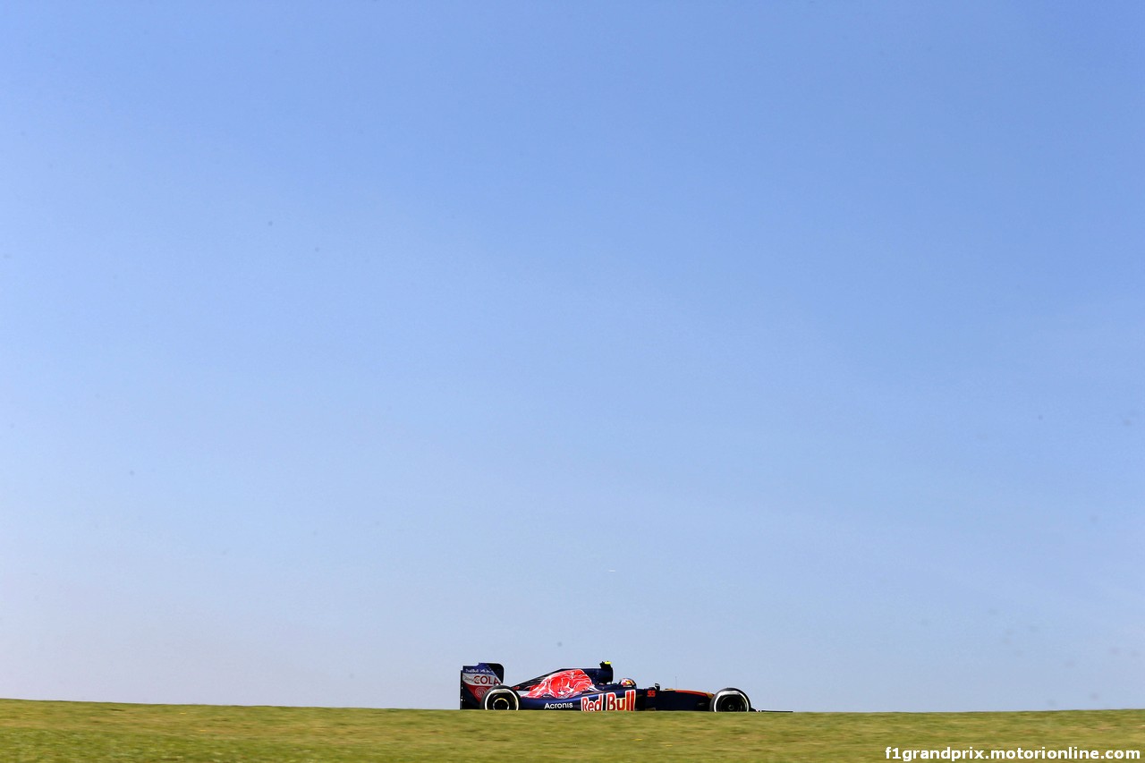 GP BRASILE, 11.11.2016 - Prove Libere 1, Carlos Sainz Jr (ESP) Scuderia Toro Rosso STR11