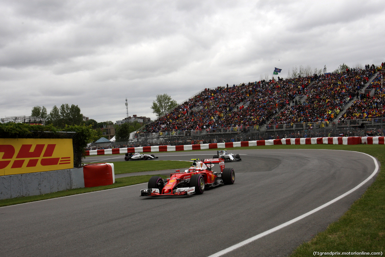 GP CANADA, 12.06.2016 - Kimi Raikkonen (FIN) Ferrari SF16-H davanti a Valtteri Bottas (FIN) Williams FW38