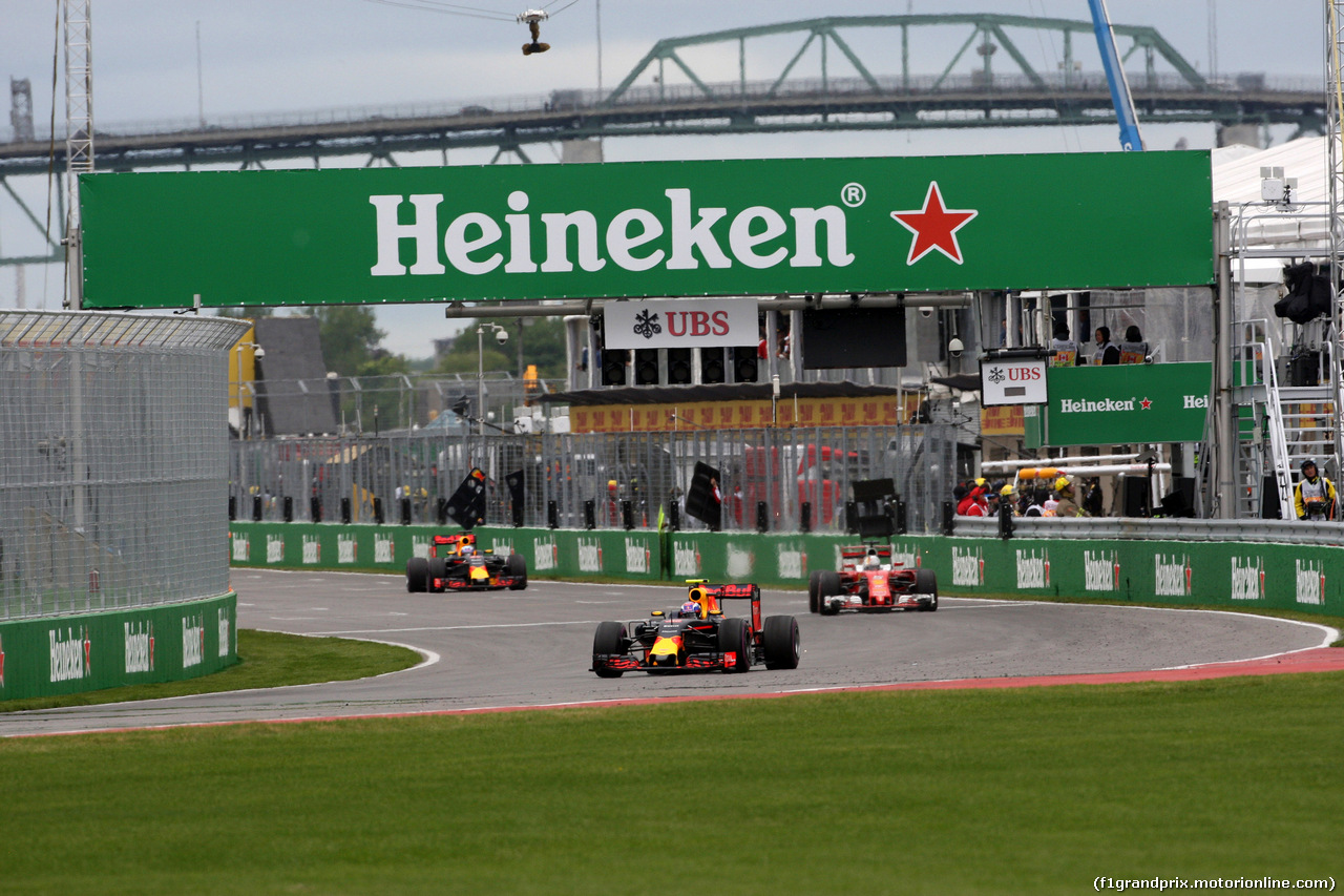 GP CANADA, 12.06.2016 - Gara, Max Verstappen (NED) Red Bull Racing RB12 davanti a Sebastian Vettel (GER) Ferrari SF16-H