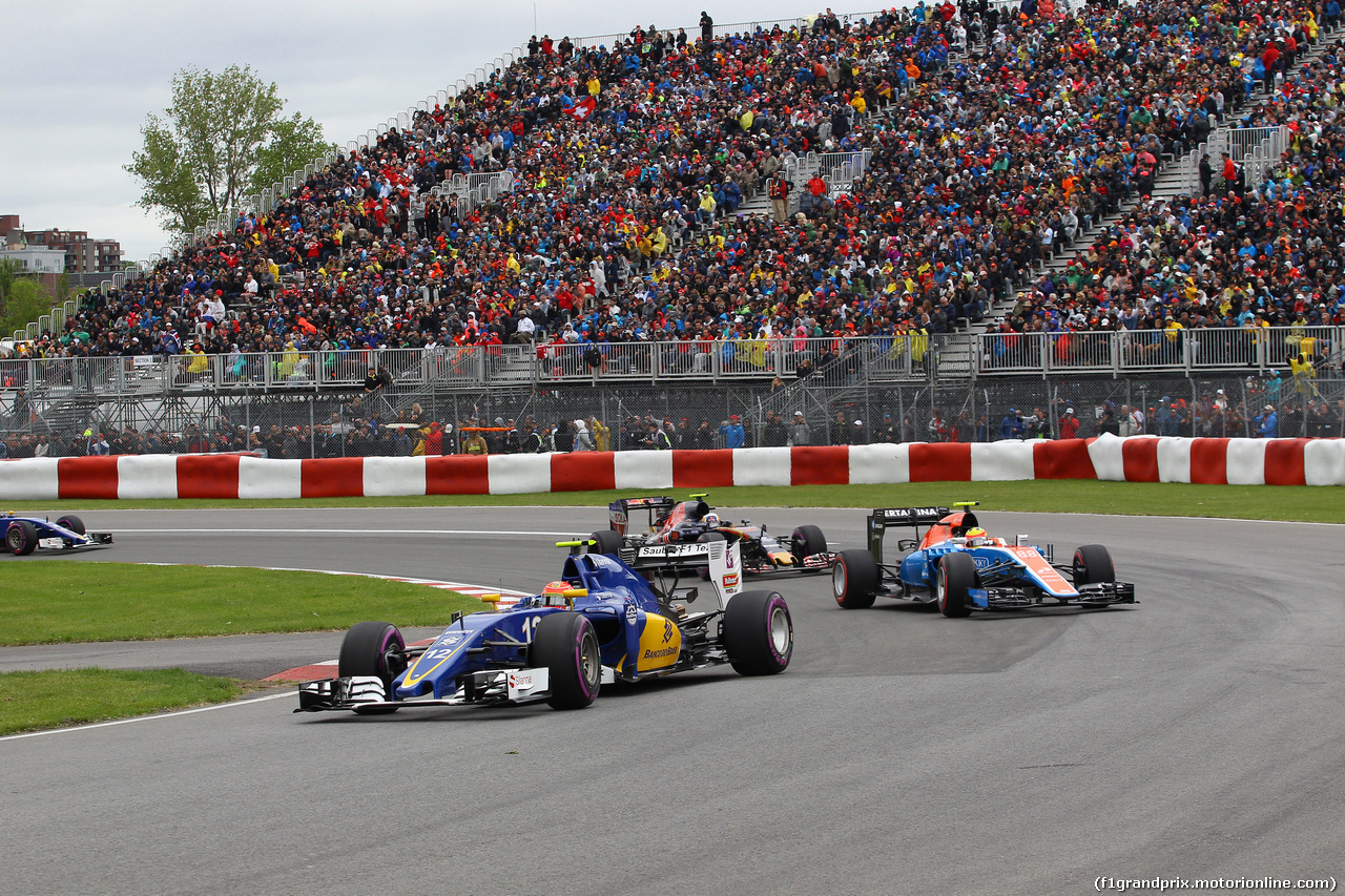 GP CANADA, 12.06.2016 - Gara, Felipe Nasr (BRA) Sauber C34 e Rio Haryanto (IDN) Manor Racing MRT05