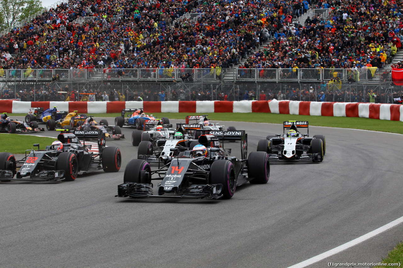 GP CANADA, 12.06.2016 - Gara, Jenson Button (GBR)  McLaren Honda MP4-31 e Fernando Alonso (ESP) McLaren Honda MP4-31