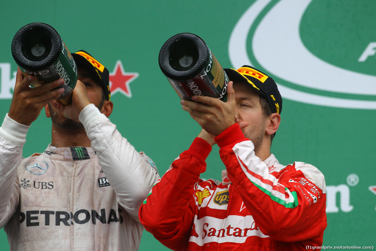 GP CANADA, 12.06.2016 - Gara, Lewis Hamilton (GBR) Mercedes AMG F1 W07 Hybrid vincitore e secondo Sebastian Vettel (GER) Ferrari SF16-H
