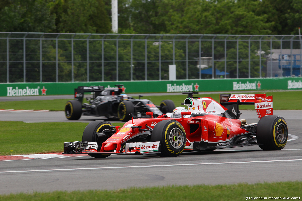 GP CANADA, 12.06.2016 - Gara, Sebastian Vettel (GER) Ferrari SF16-H e Fernando Alonso (ESP) McLaren Honda MP4-31