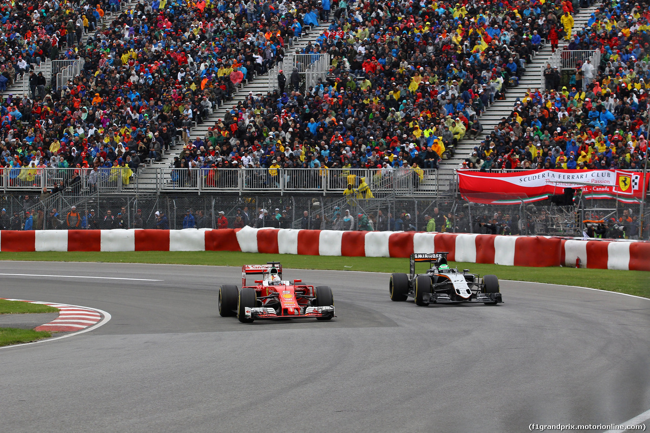 GP CANADA, 12.06.2016 - Gara, Sebastian Vettel (GER) Ferrari SF16-H e Sergio Perez (MEX) Sahara Force India F1 VJM09