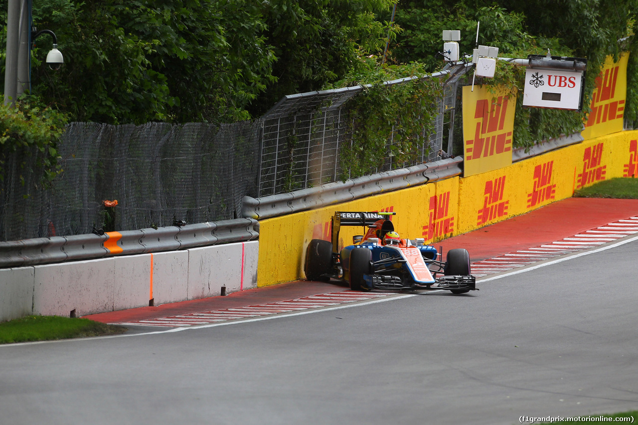 GP CANADA, 11.06.2016 - Qualifiche, Crash, Rio Haryanto (IDN) Manor Racing MRT05