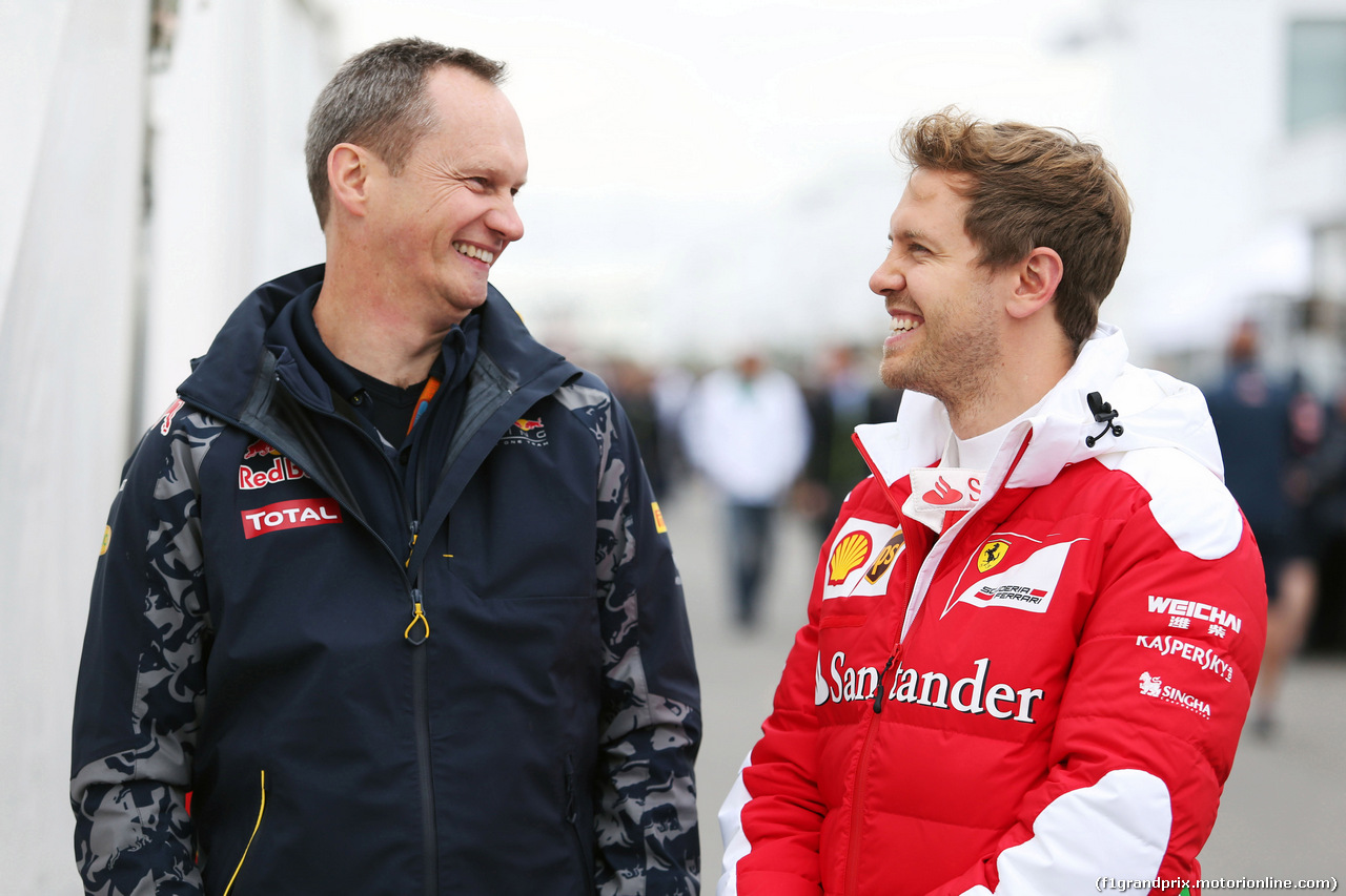 GP CANADA, (L to R): Paul Monaghan (GBR) Red Bull Racing Chief Engineer with Sebastian Vettel (GER) Ferrari.
09.06.2016.