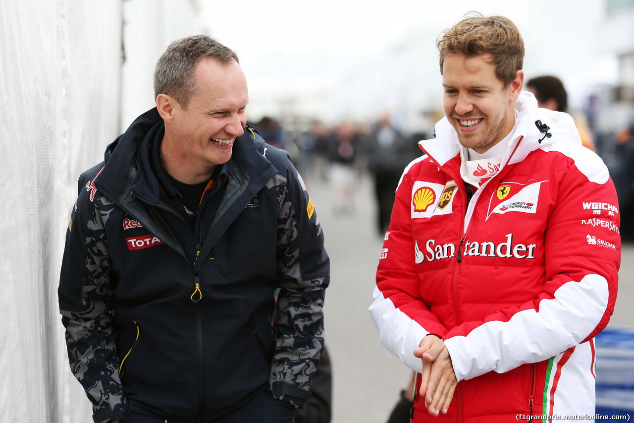 GP CANADA, (L to R): Paul Monaghan (GBR) Red Bull Racing Chief Engineer with Sebastian Vettel (GER) Ferrari.
09.06.2016.