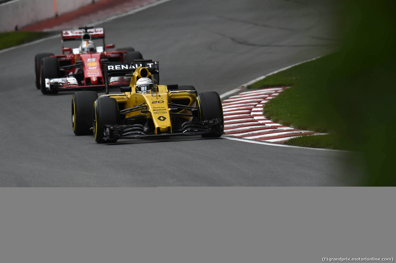 GP CANADA, 10.06.2016 - Prove Libere 1, Kevin Magnussen (DEN) Renault Sport F1 Team RS16 e Sebastian Vettel (GER) Ferrari SF16-H 
