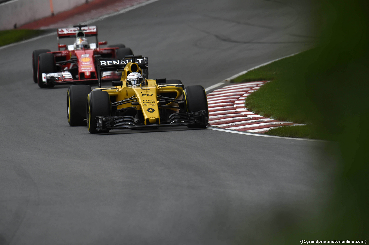 GP CANADA, 10.06.2016 - Prove Libere 1, Kevin Magnussen (DEN) Renault Sport F1 Team RS16 e Sebastian Vettel (GER) Ferrari SF16-H