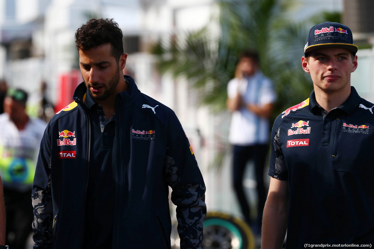 GP CANADA, 10.06.2016 - Daniel Ricciardo (AUS) Red Bull Racing RB12 e Max Verstappen (NED) Red Bull Racing RB12