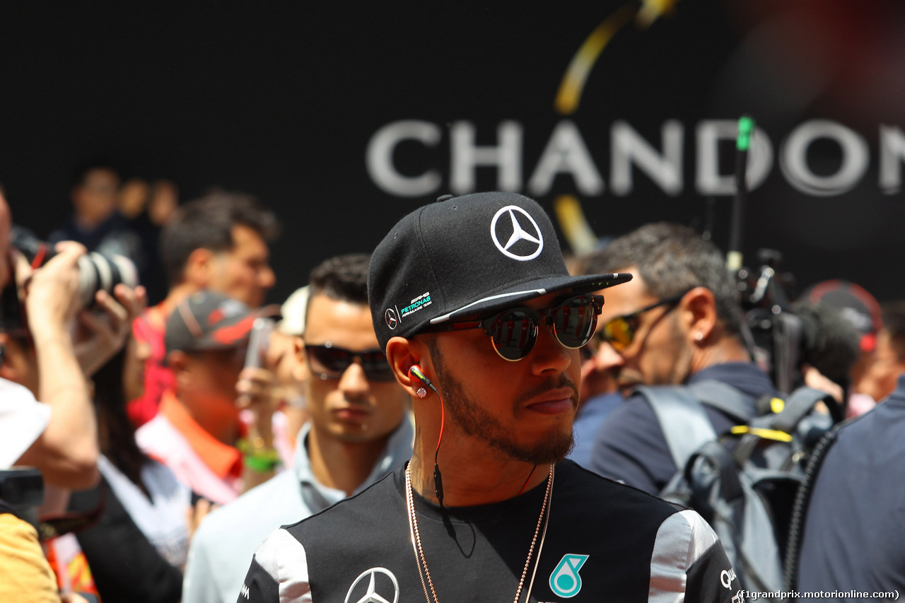 GP CINA, 17.04.2016 - Lewis Hamilton (GBR) Mercedes AMG F1 W07 Hybrid