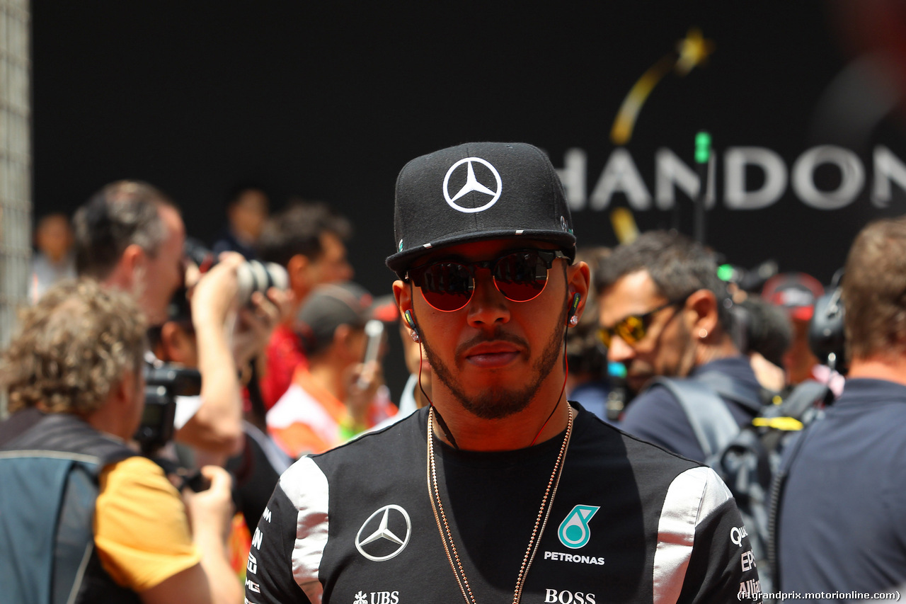 GP CINA, 17.04.2016 - Lewis Hamilton (GBR) Mercedes AMG F1 W07 Hybrid