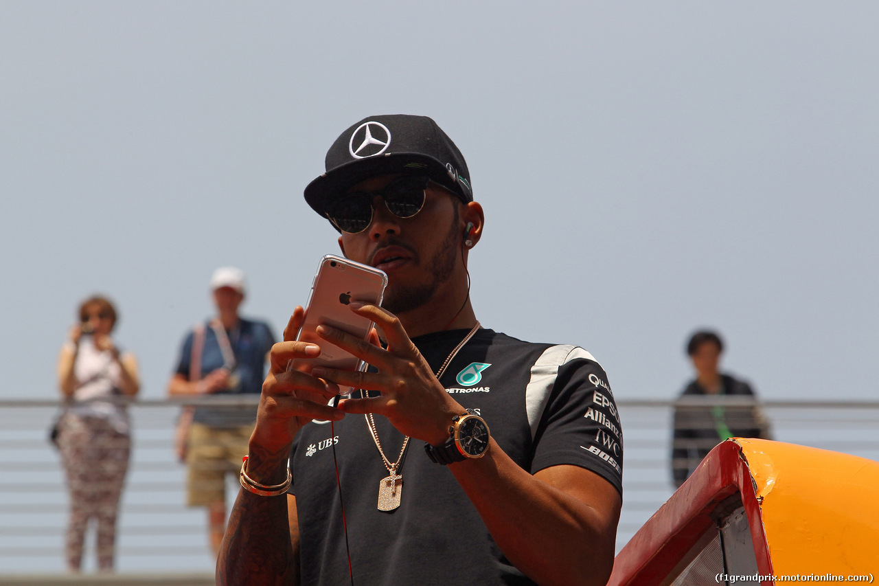 GP CINA, 17.04.2016 - Lewis Hamilton (GBR) Mercedes AMG F1 W07 Hybrid