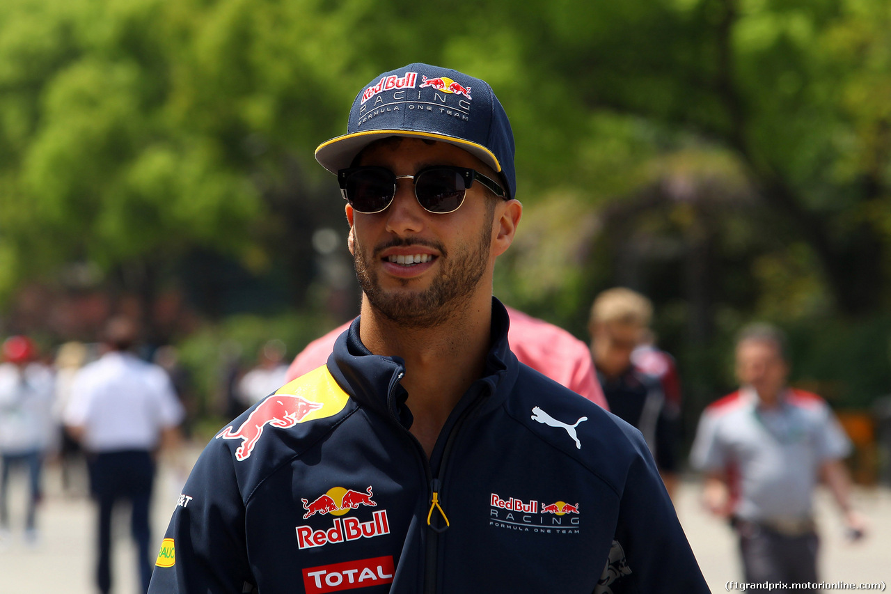 GP CINA, 17.04.2016 - Daniel Ricciardo (AUS) Red Bull Racing RB12