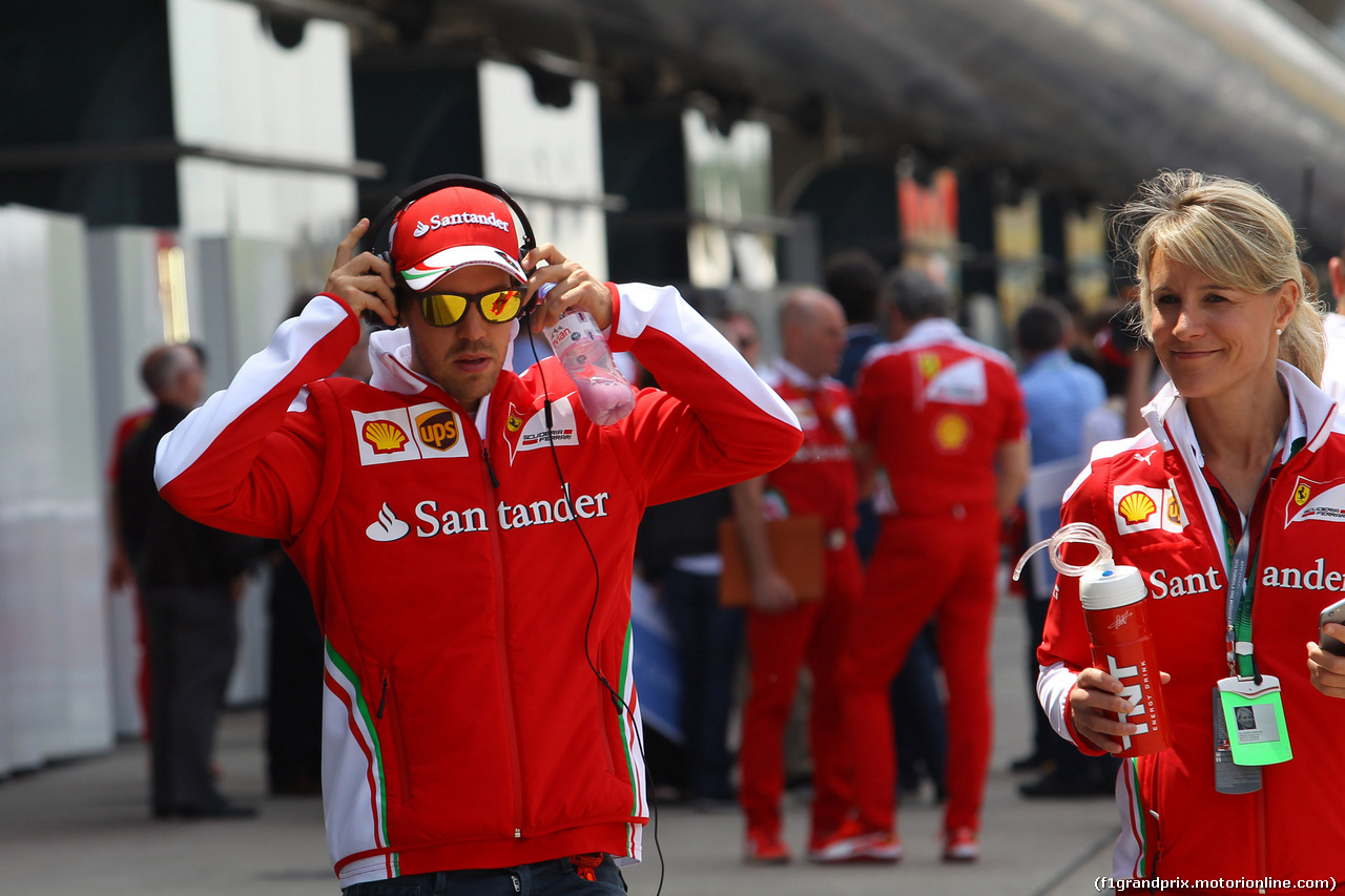 GP CINA, 17.04.2016 - Sebastian Vettel (GER) Ferrari SF16-H e Britta Roeske (AUT) Ferrari Press Officer.