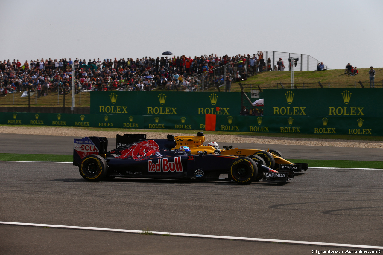 GP CINA, 17.04.2016 - Gara, Max Verstappen (NED) Scuderia Toro Rosso STR11 e Kevin Magnussen (DEN) Renault Sport F1 Team RS16