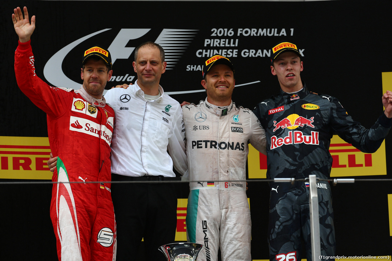 GP CINA, 17.04.2016 - Gara, 1st position Nico Rosberg (GER) Mercedes AMG F1 W07 Hybrid, secondo Sebastian Vettel (GER) Ferrari SF16-H e terzo Daniil Kvyat (RUS) Red Bull Racing RB12